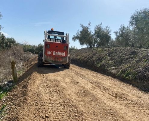 Rehabilitando camino rural en la Malaha